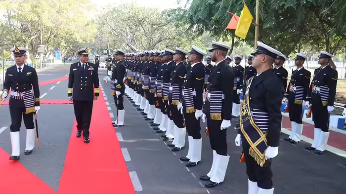 Join Indian Navy: JEE उम्मीदवारों के लिए इंडियन नेवी में स्पेशल एंट्री, बिना लिखित परीक्षा ऑफिसर बनने का सुनहरा मौका